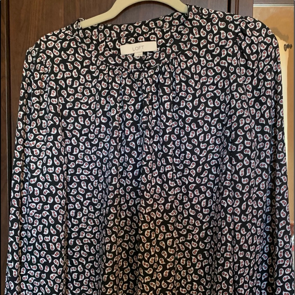 Fluid bottom blouse long sleeve